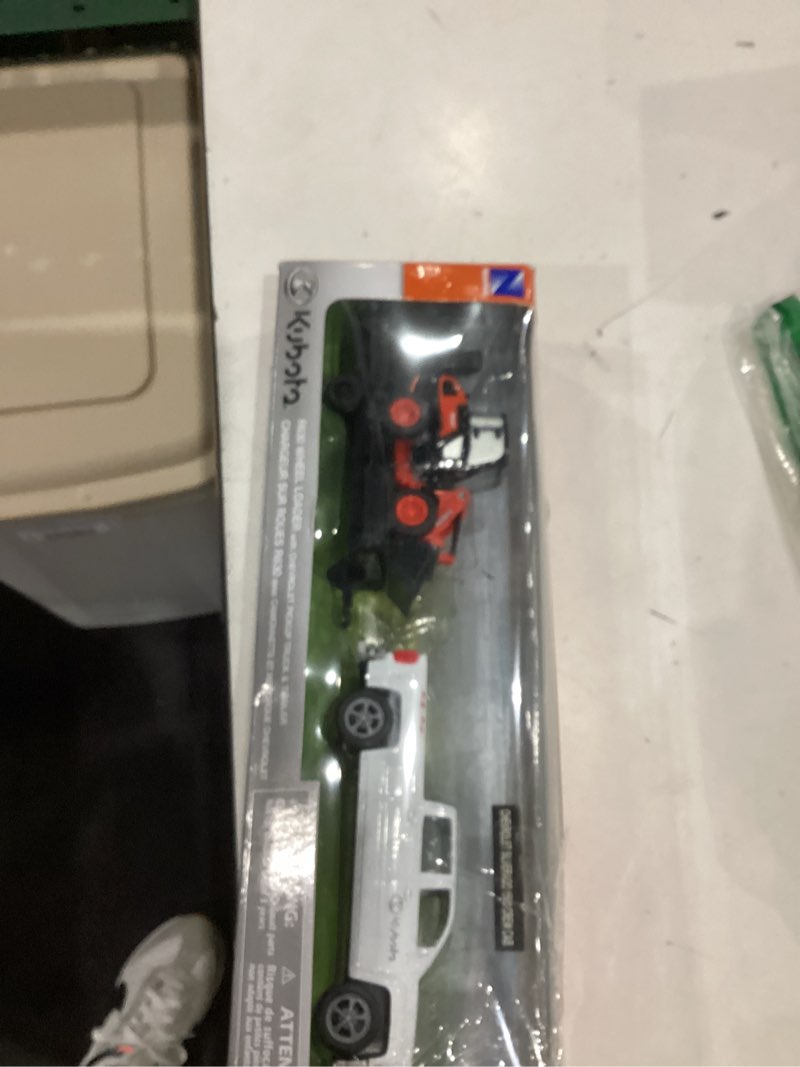 New Ray Toys New 10" NEWRAY KUBOTA Collection - Kubota R630 Tractor with Chevy Super Duty Pickup & Trailer (Orange, Black) Model
