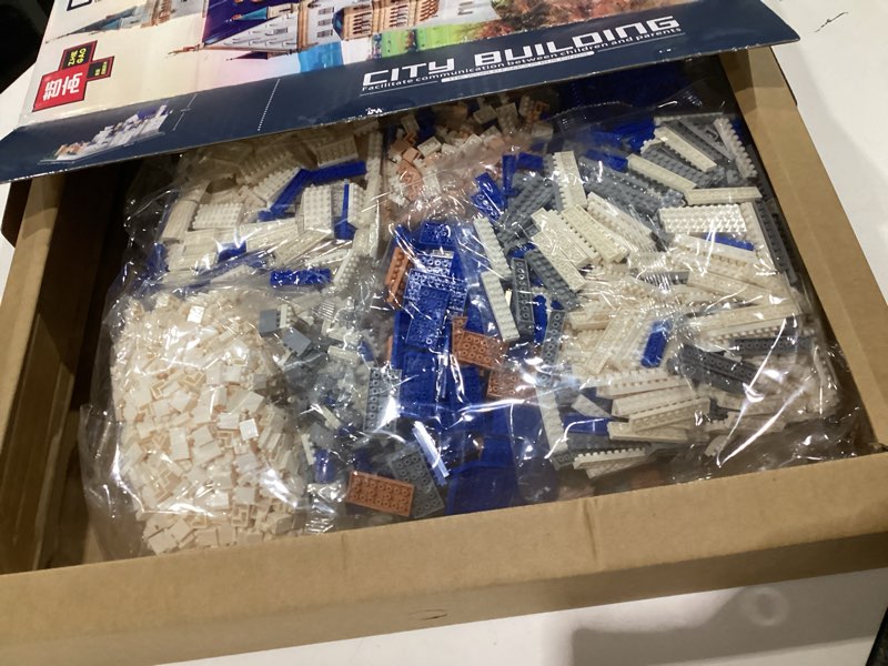 Condition photo showing Good Condition for Huge Swan Stone Castle Micro Mini Blocks – 10000pcs Challenging Building Set, High-Difficulty 3D Puzzle, Ultimate Achievement, Cool Decorative Piece, Perfect Time-Killer Big Swan Stone Castle Blocks