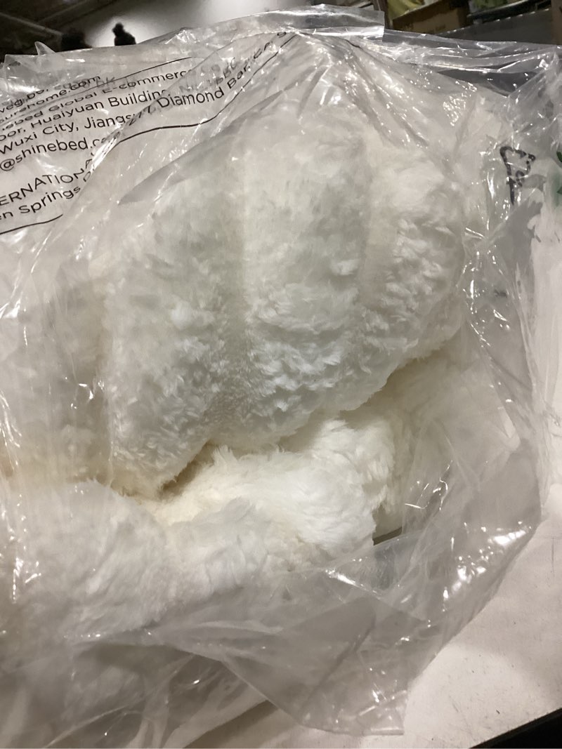 Condition photo showing Good Condition for Bedsure Gentlesoft™ 2-in-1 King Size Comforter Set and Detachable Fluffy Blanket, Cream White Bedding Set For All Season Use, SnapTech™ Design for Space Saving (Includes 2 Pillow Shams, 2 Pillowcases) King 02 - Cream White