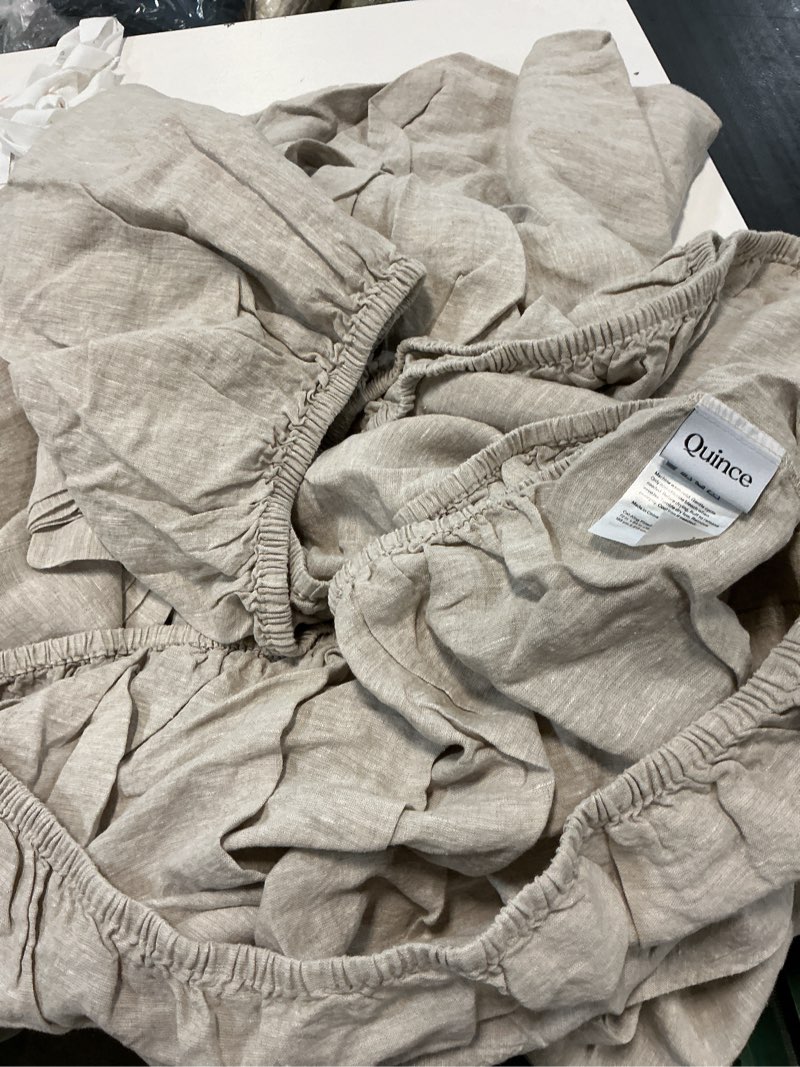 Condition photo showing Good Condition for european linen fitted sheet set size cal-king