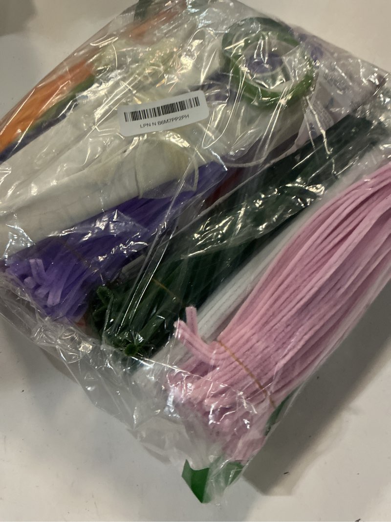 Condition photo showing Good Condition for 800 pcs pipe cleaners craft, pipe cleaners flowers kit with handle, 13 colors chenille stems with instruction, art and craft supplies