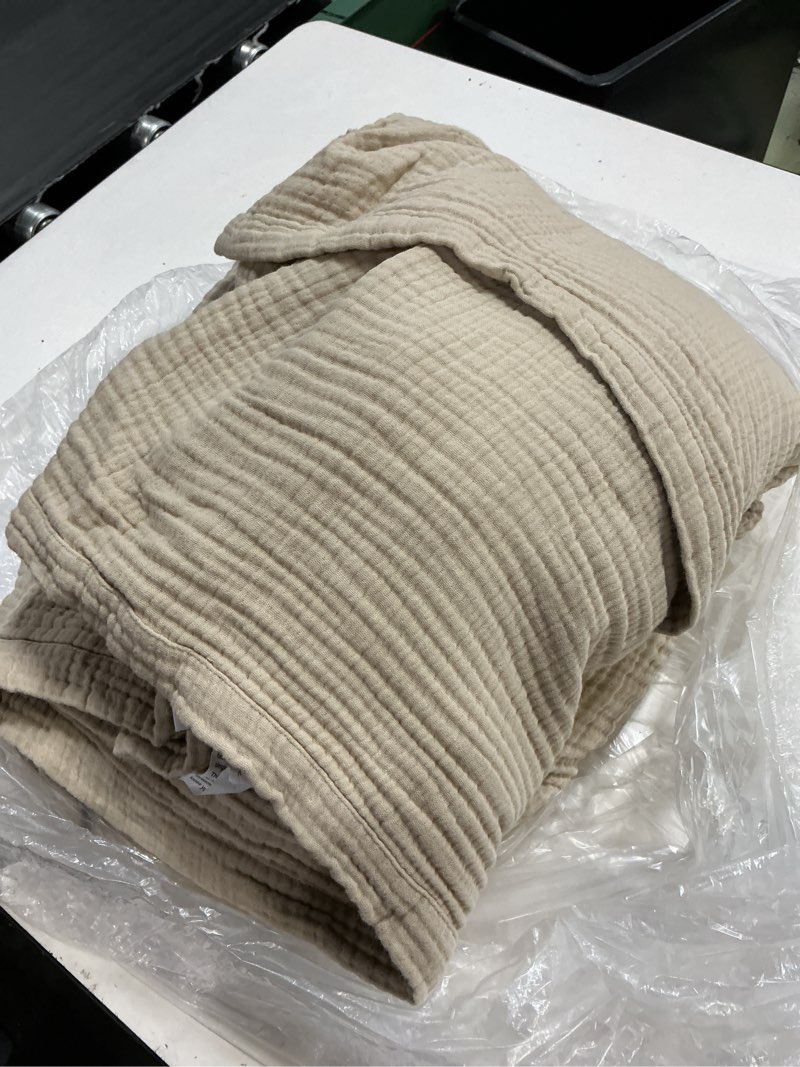 Condition photo showing Good Condition for quince 100% organic cotton gauze blanket king/cal king dune