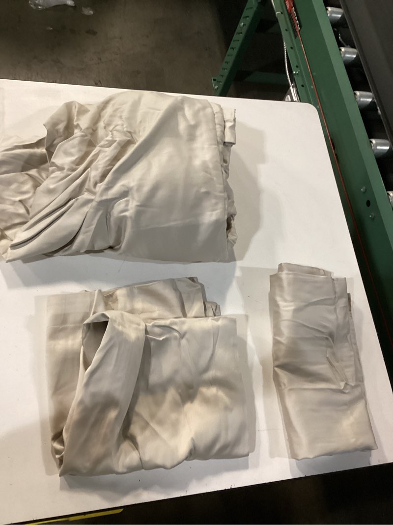 Condition photo showing New/Like New for signature giza cotton sateen duvet cover set, king/cal king, sand