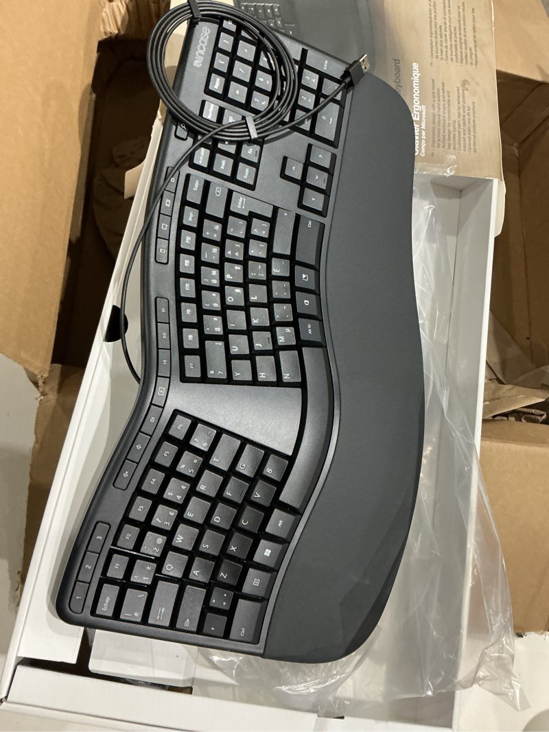 Condition photo showing Good Condition for n wrist support, integrated number pad – french canadian layout