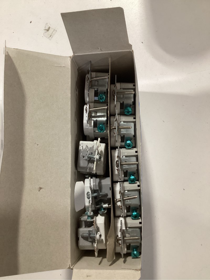 Condition photo showing Good Condition for eaton arrow hart 15-amp 125-volt tamper resistant residential/commercial duplex outlet, white (10-pack)