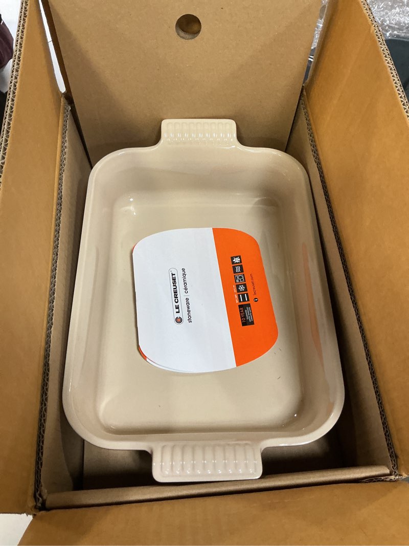 Condition photo showing Good Condition for Le Creuset Stoneware Heritage Rectangular Dish, 2.5 qt. (10.5" x 7"), Cerise Medium Cerise