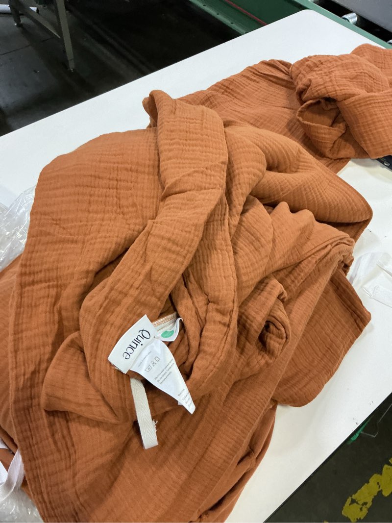 Condition photo showing Good Condition for organic ribbed cotton coverlet set color terracotta size full/queen set 3 pieces