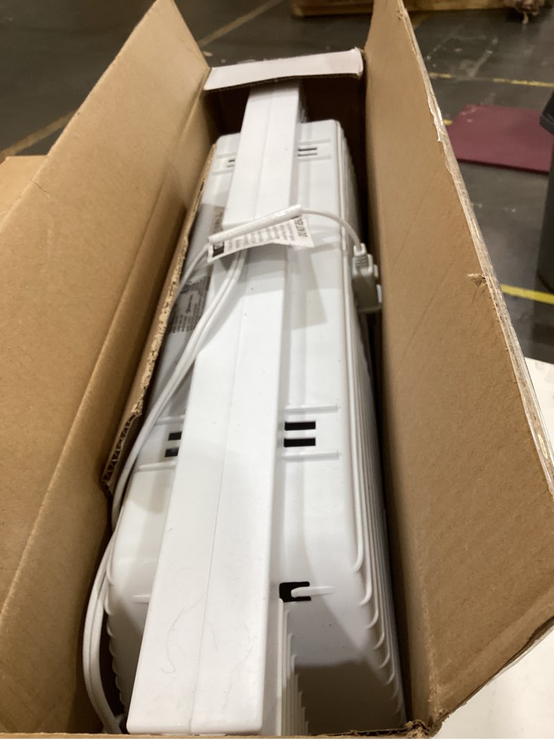 Condition photo showing As Is for comfort zone twin window fan with reversible airflow control, 9 inch, auto-locking expanders, 2 speed fan, dual fan, exhaust, airflow 9.84 ft/sec, ideal for home, kitchen, bedroom & office, cz319wt white 9"