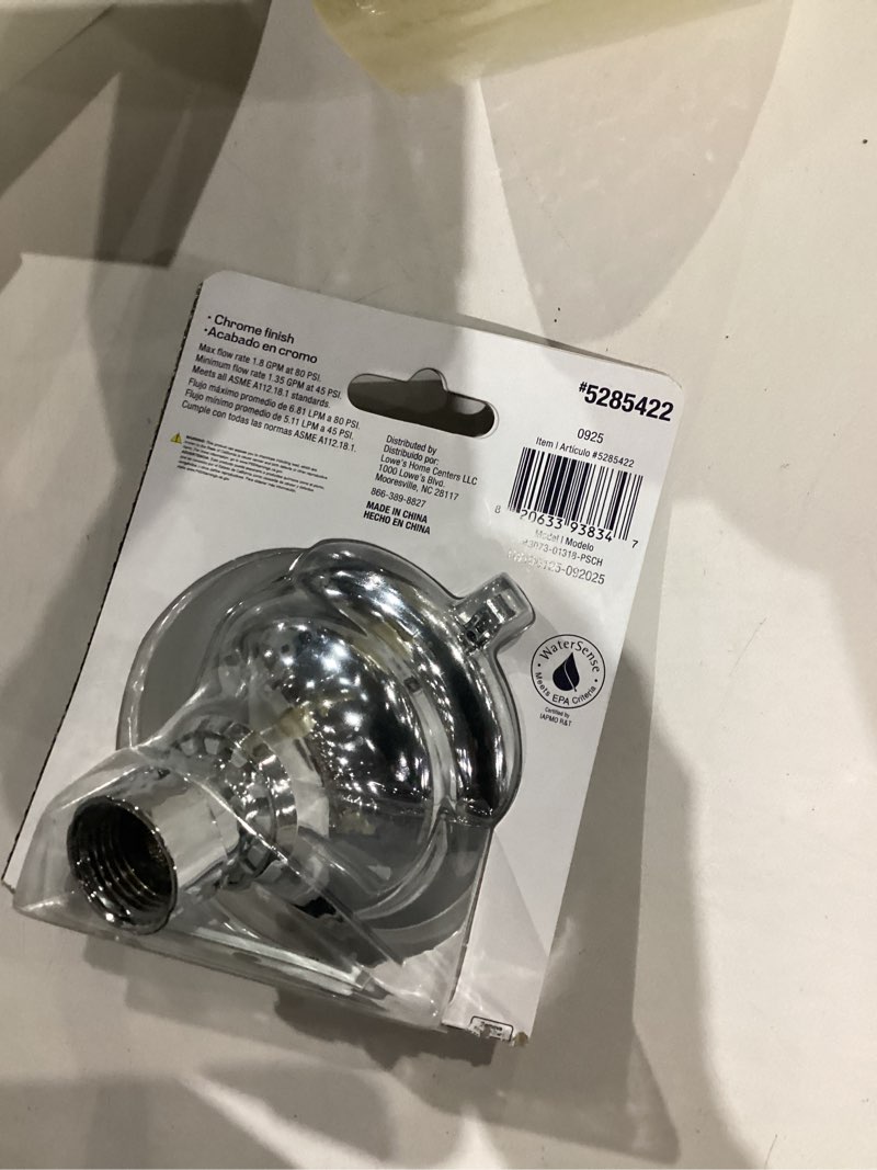 Condition photo showing As Is for showerhead  cabezal de ducha
