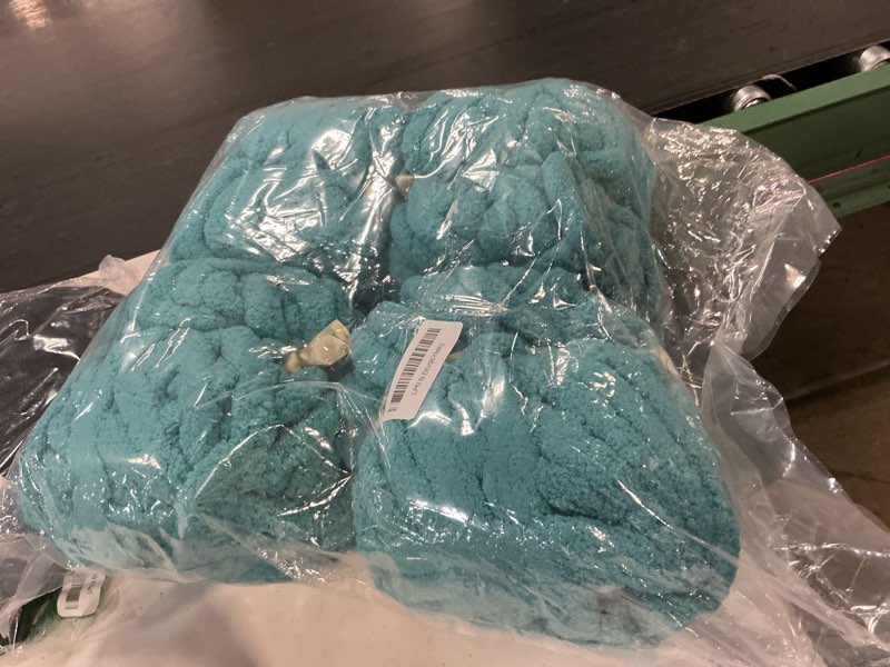 Condition photo showing New/Like New for chunky yarn for hand knitting, chunky chenille blanket yarn for crocheting, bulky soft fluffy chenille for blanket project, 8 pack of 8oz/25yds, black