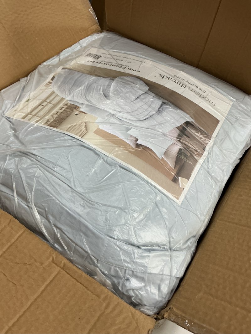 Condition photo showing Good Condition for modern threads 4-piece garment-washed comforter set beck light blue queen