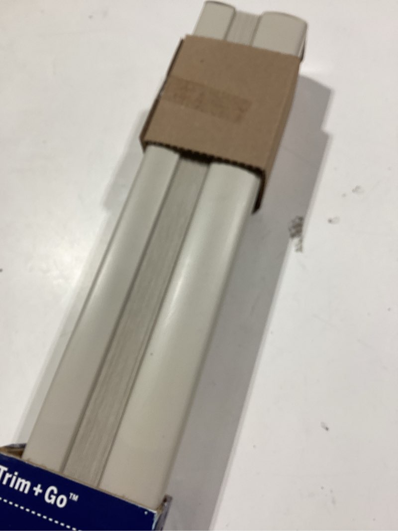 Condition photo showing Good Condition for levolor  trim+go 36-in x 72-in