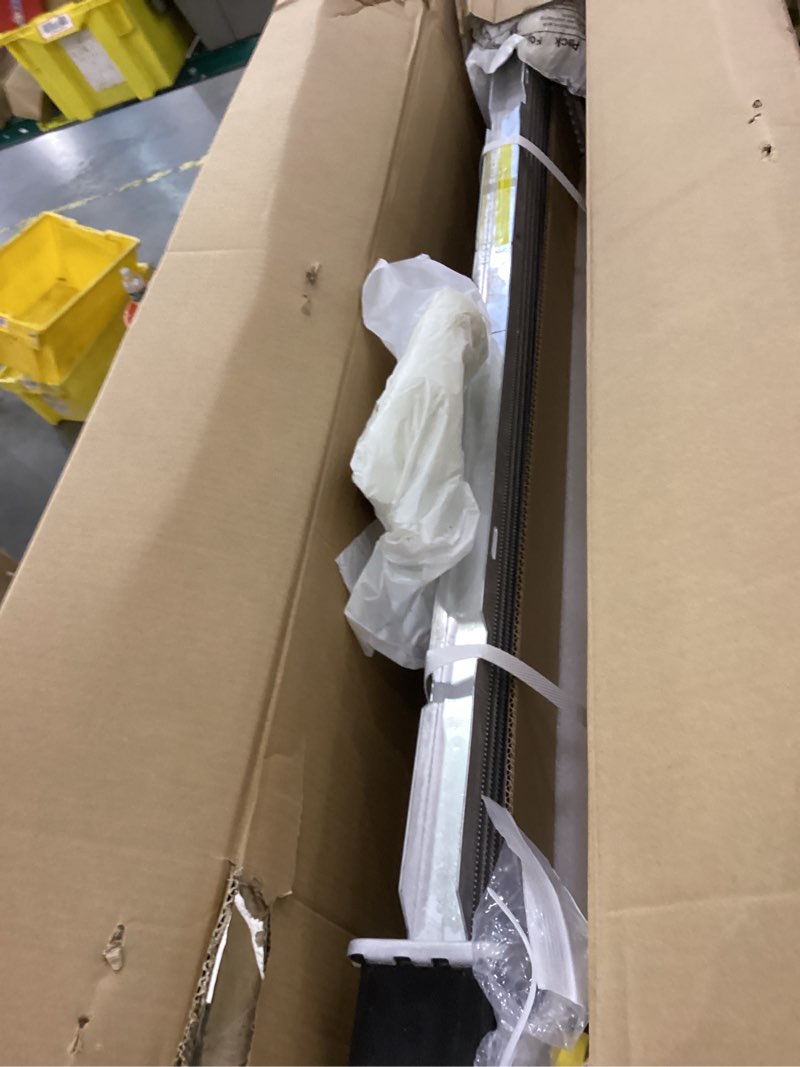 Radiator,32mm core thickness replacement for Cadillac Escalade 1999 2000 