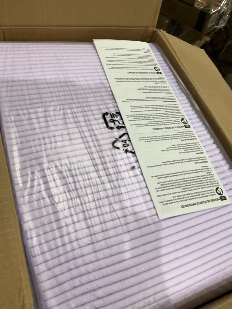 Condition photo showing Good Condition for amazon basics cat pee pads, super absorbent, odor control with fresh scent, universal fit for litter box, multi cat, disposable, white/purple, 100 count fresh 100 count