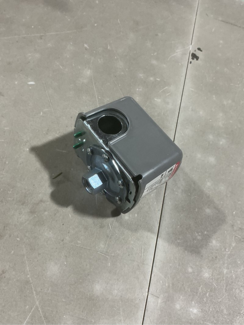Condition photo showing Good Condition for telemecanique sensors 9013fsg2j24 air-pump pressure switch, nema 1, 40-60 psi pressure setting, 20-65 psi cut-out, 15-30 psi adjustable differential