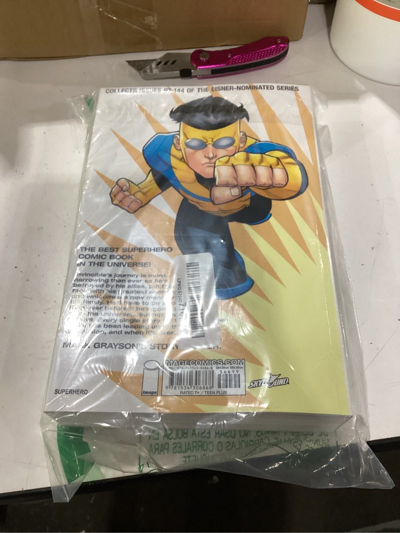 Condition photo showing New/Like New for invincible compendium volume 3