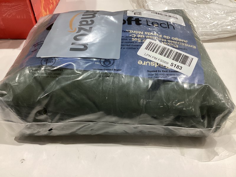 Condition photo showing Good Condition for bedsure olive green california king duvet cover - prewashed extra soft bedding set, includes 1 cal king duvet cover 104x98 inches with zipper closure & 2 pillow shams, comforter not included california king (104" x 98") 03 - olive green (no comforter)