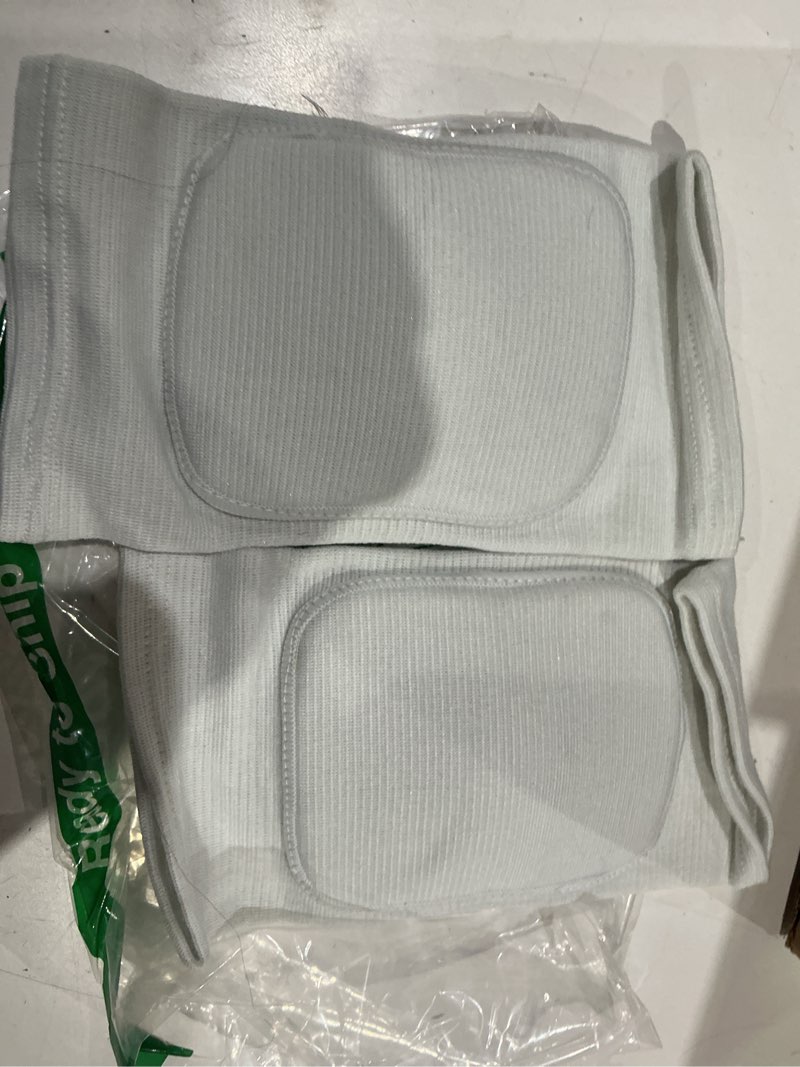 Condition photo showing Good Condition for hisffog volleyball knee pads for dancers, soft breathable knee pads for men women youth girls kids knees protective, knee braces for volleyball football dance yoga wrestling running cycling white medium