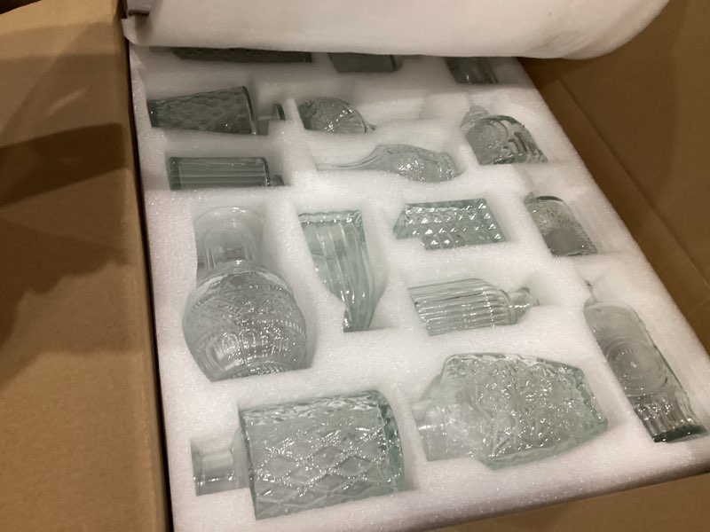 Condition photo showing Good Condition for 16 Pcs Flower Glass Bud Vases, Loose Transparent Flower Bud Vases, Mini Glass Vases, Small Vases, Family Wedding Table Decorations Clear 16 Pcs