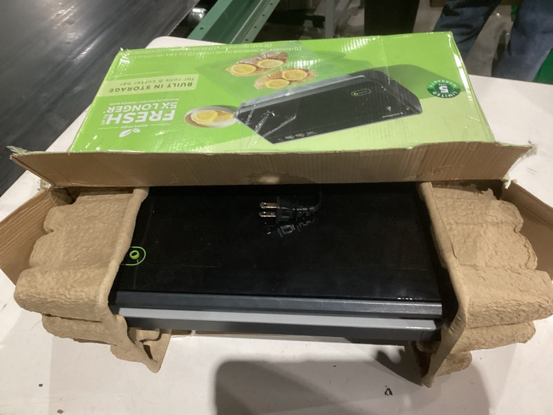 Condition photo showing Good Condition for foodsaver vacuum sealer machine, automatic bag detection, sous vide friendly, with sealer bags, roll, handheld vacuum sealer, black vacuum sealer + accessories