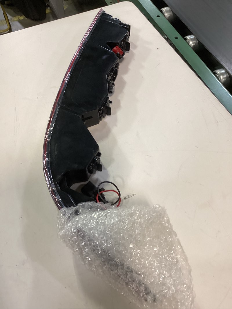 Condition photo showing Good Condition for Dasbecan Left Rear Bumper Tail Light Reflector W/Bulbs Compatible with Audi Q7 2016-2022 Driver Side Taillight Assembly Fog Lamp Replace# 4M0945095 Left/Driver Side