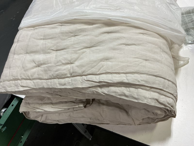 Condition photo showing Good Condition for quince european linen dream quilt, king/cal king, sand