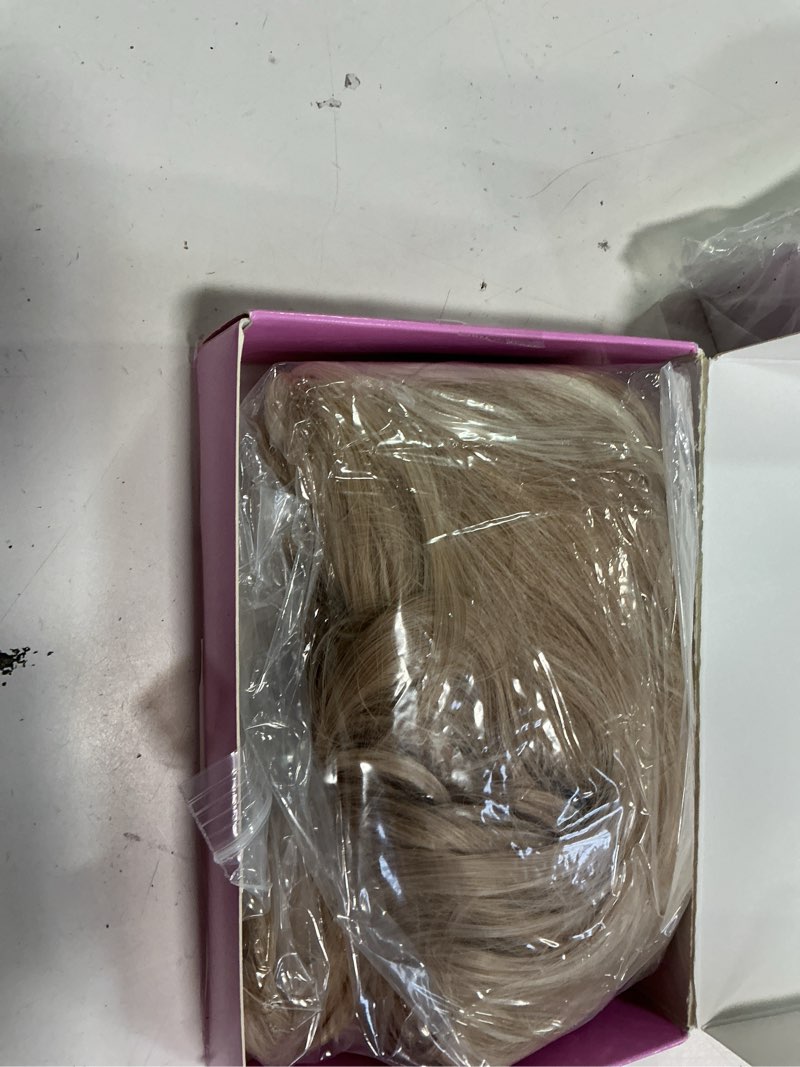 Condition photo showing Good Condition for Honey Blonde Mix Platinum Blonde Short Wavy Wig for Women Lace Hairline Bob Style Synthetic Heat Resistant - Natural Appearance for Everyday Hairstyle 14 Inch 14 Inch Honey Blonde Mix Platinum Blonde