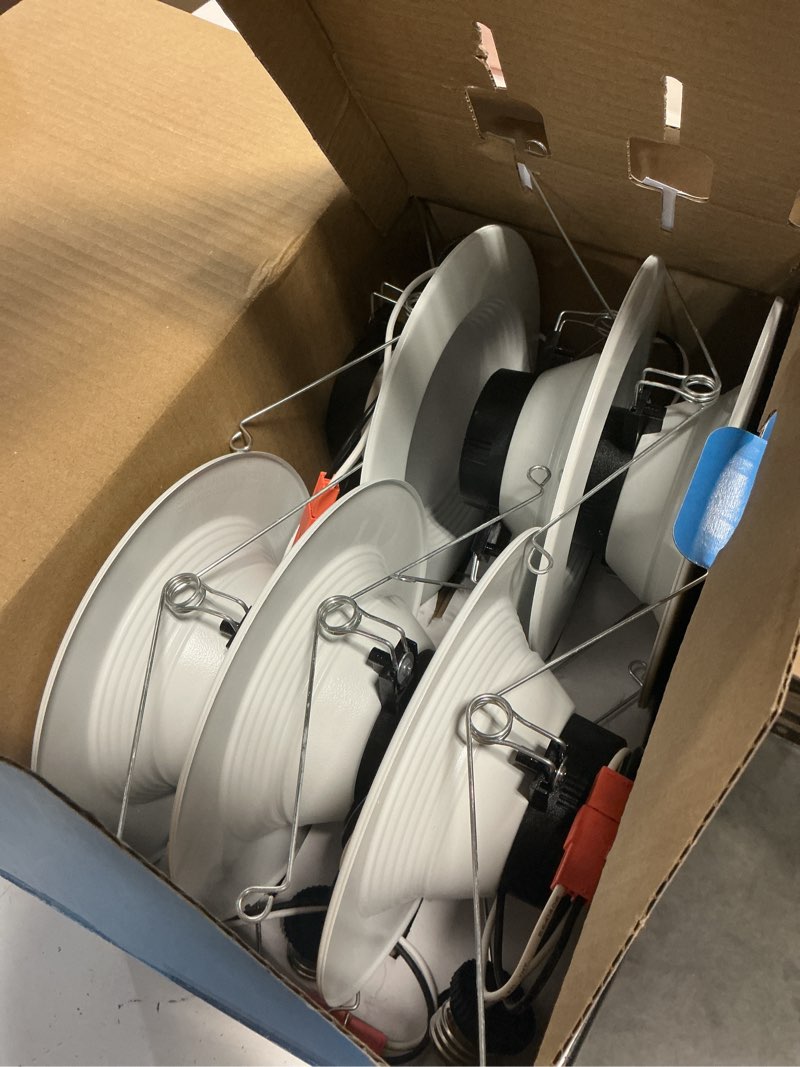 Condition photo showing Good Condition for utilitech white 5-in or 6-in 850 -lumens warm white round dimmable led wet rated recessed downlight 6 -pack