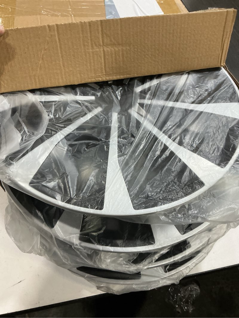 Condition photo showing New/Like New for hubcap wheel covers replacement r16 size hub caps universal-fit steel wheel rim cap abs tire cover for most cars trucks suv sedans -set of 4?16-inch?silver-black?