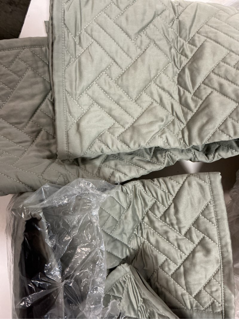 Condition photo showing New/Like New for european linen dream quilt pillowcases