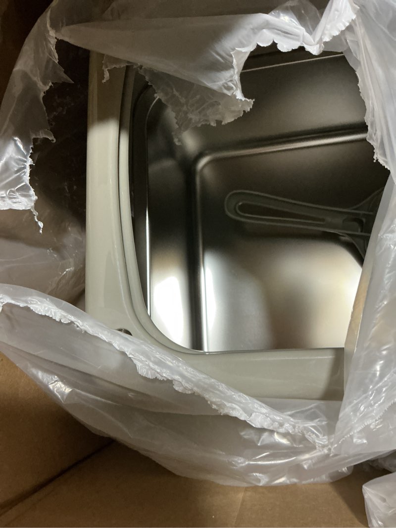 Condition photo showing Good Condition for kirecoo 2 pack stainless steel litter box with lid, large enclosed metal cat litter box pan high sided, easy clean anti-leakage litterbox tray for indoor big cats, kittens or multicat, scoop included grey large