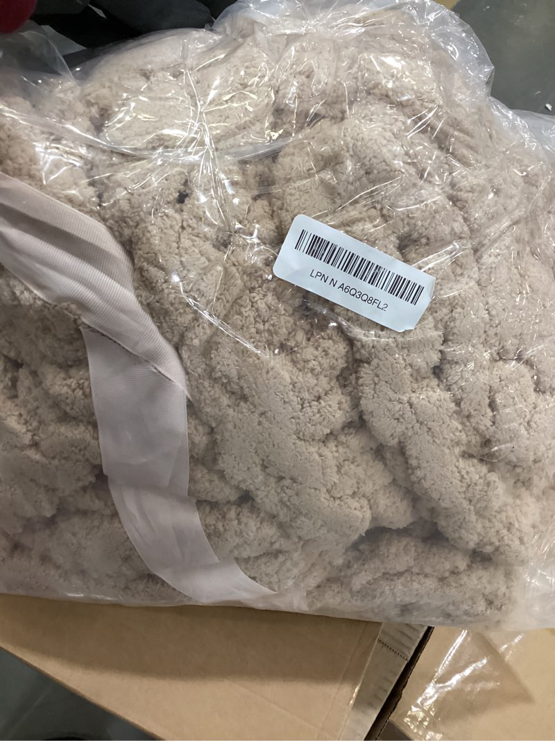 Condition photo showing Good Condition for chenille chunky knit blanket