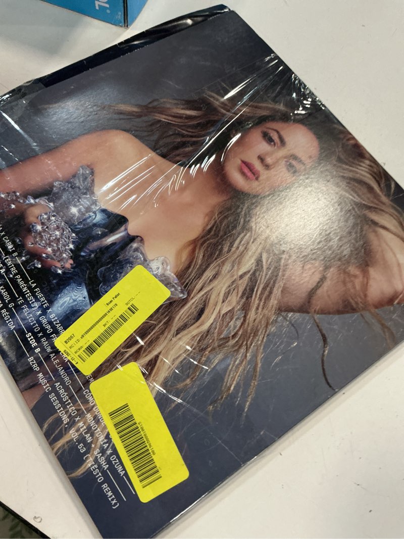 Condition photo showing Good Condition for shakira - las mujeres ya no lloran (clear vinyl)