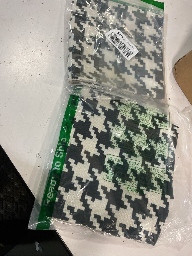 Condition photo showing New/Like New for hosnye houndstooth pixel throw pillow case cushion covers black and white fabric cotton linen for couch bed sofa car waist 18 x 18 inch 18\\\\\\\\\\\\\\\" x 18\\\\\\\\\\\\\\\" (pack of 2) throwpillowcoversa111