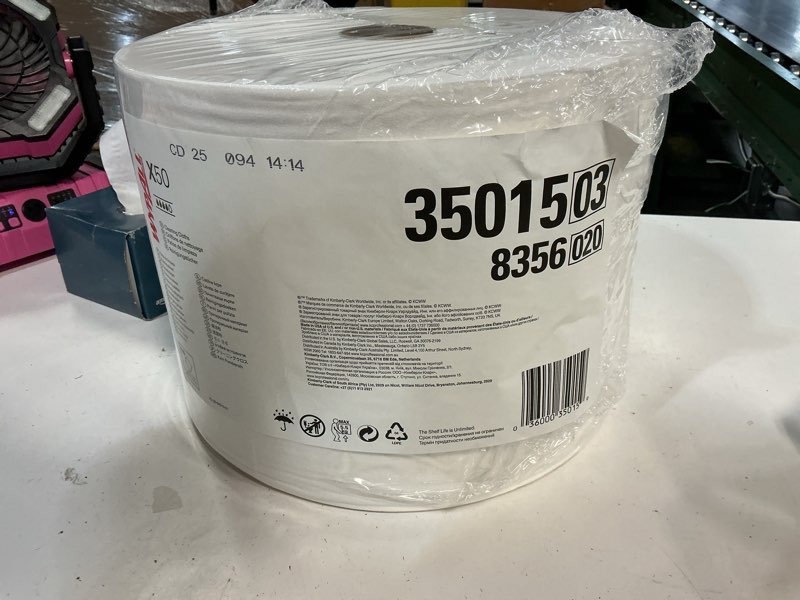 Condition photo showing New/Like New for wypall x50 disposable cloths (35015)  jumbo roll  9.8 x 13.4  white  1 100 sheets per roll