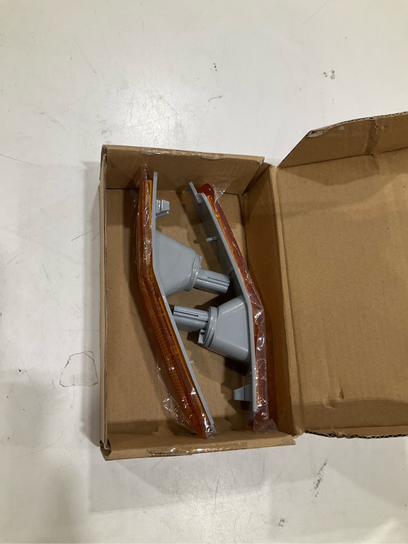Condition photo showing Good Condition for compatible with 2007-2010 lincoln mkx front bumper side marker light reflector amber lens replace 7a1z-15a201-a 7a1z-15a201-b