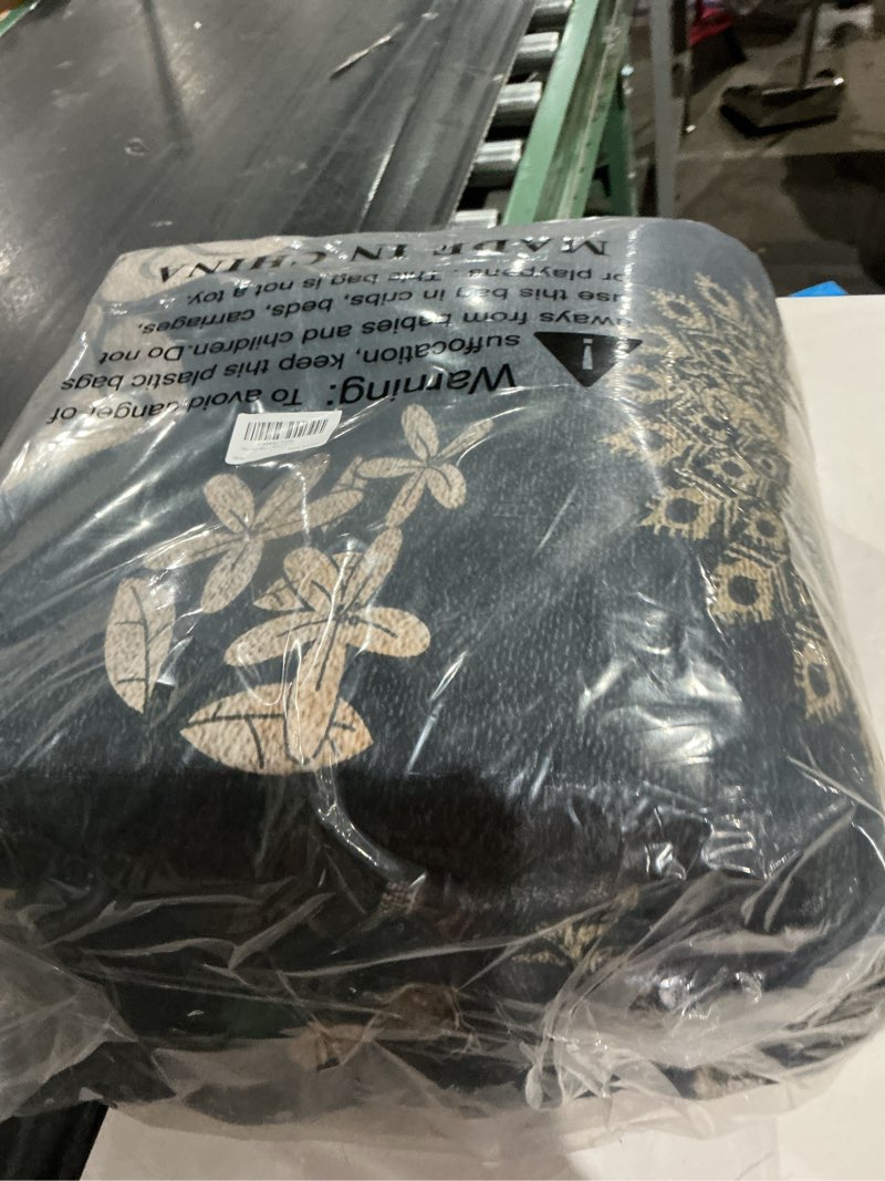 Condition photo showing Good Condition for moynesa vintage black living room rug, 8x10 washable area rugs for dining room under kitchen table, bedroom, oriental low pile stain resistant non slip boho large carpet (8x10 black) 8' x 10' (rectangular) black