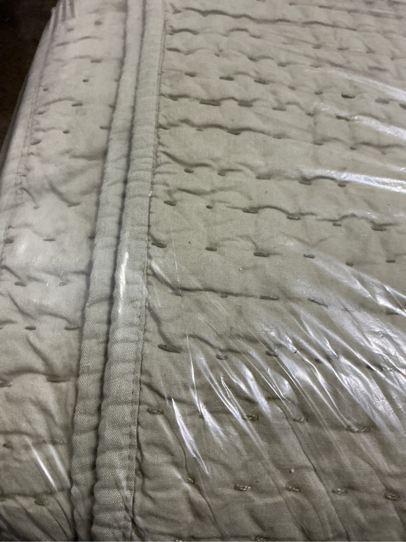 Condition photo showing Good Condition for european linen cotton stitch quilt, king, willowleaf