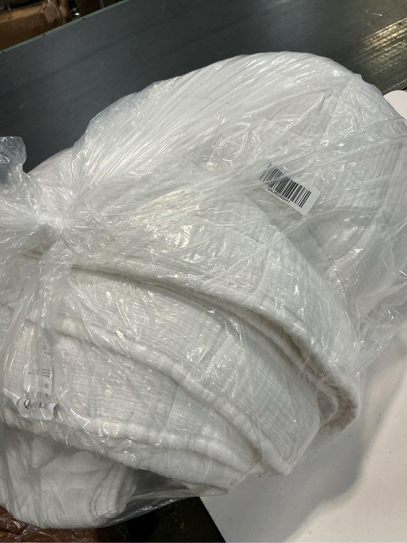 Condition photo showing As Is for organic cotton gauze box quilt set, king/cal king, white