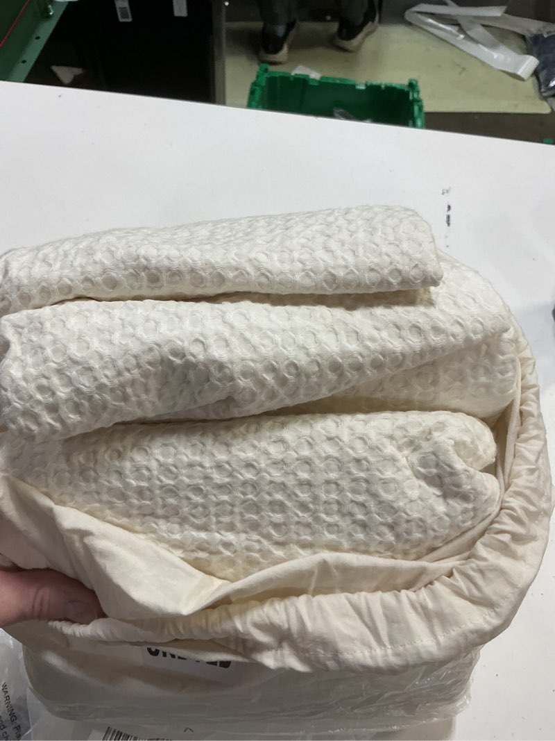 Condition photo showing New/Like New for quince luxe honey comb duvet cover set king undyed