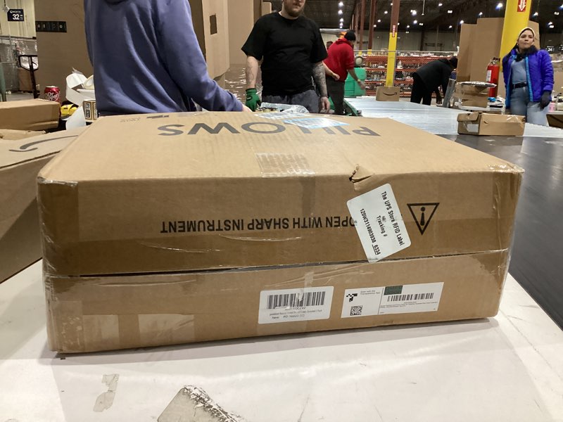 Condition photo showing New/Like New for puredown® Goose Feathers and Down Pillow for Sleeping Hotel Collection Bed Pillows, Gusseted, Standard/Queen, Set of 2 Gusseted Style 1 Standard (Pack of 2)