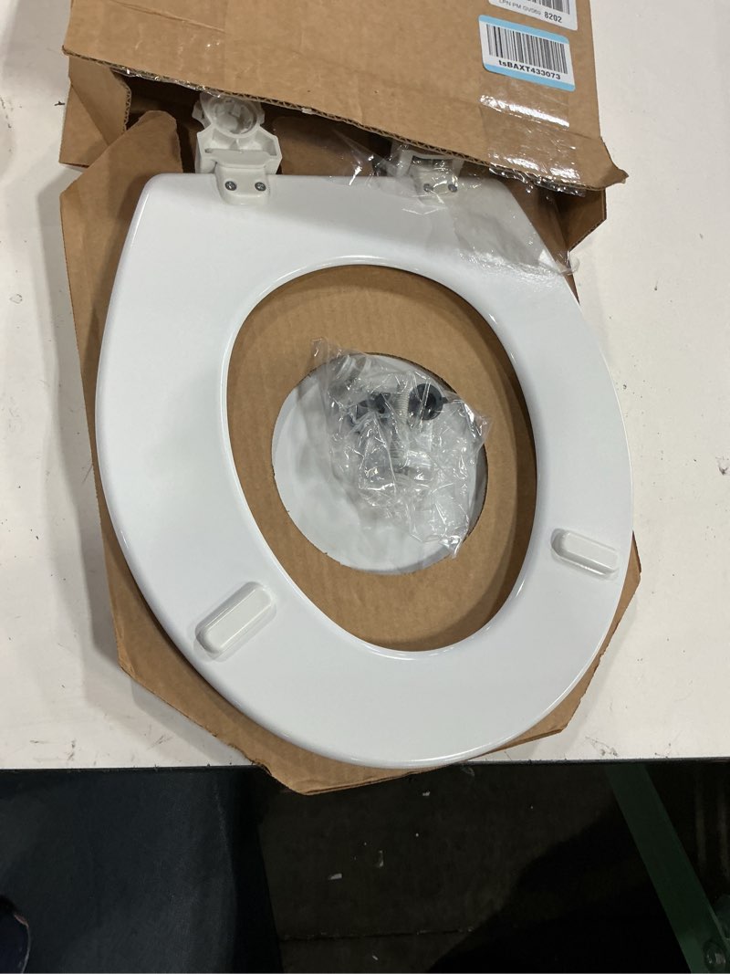 Condition photo showing Good Condition for bemis 500ec 390 toilet seat with easy clean & change hinges, 1 pack round, cotton white