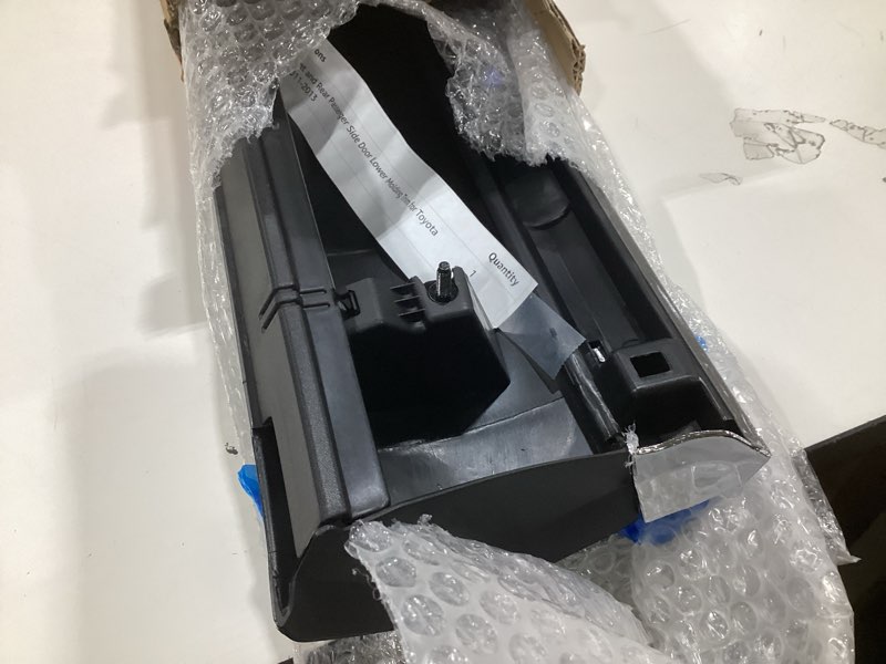 Condition photo showing As Is for front and rear passenger side door lower molding trim for toyota highlander 2011-2013