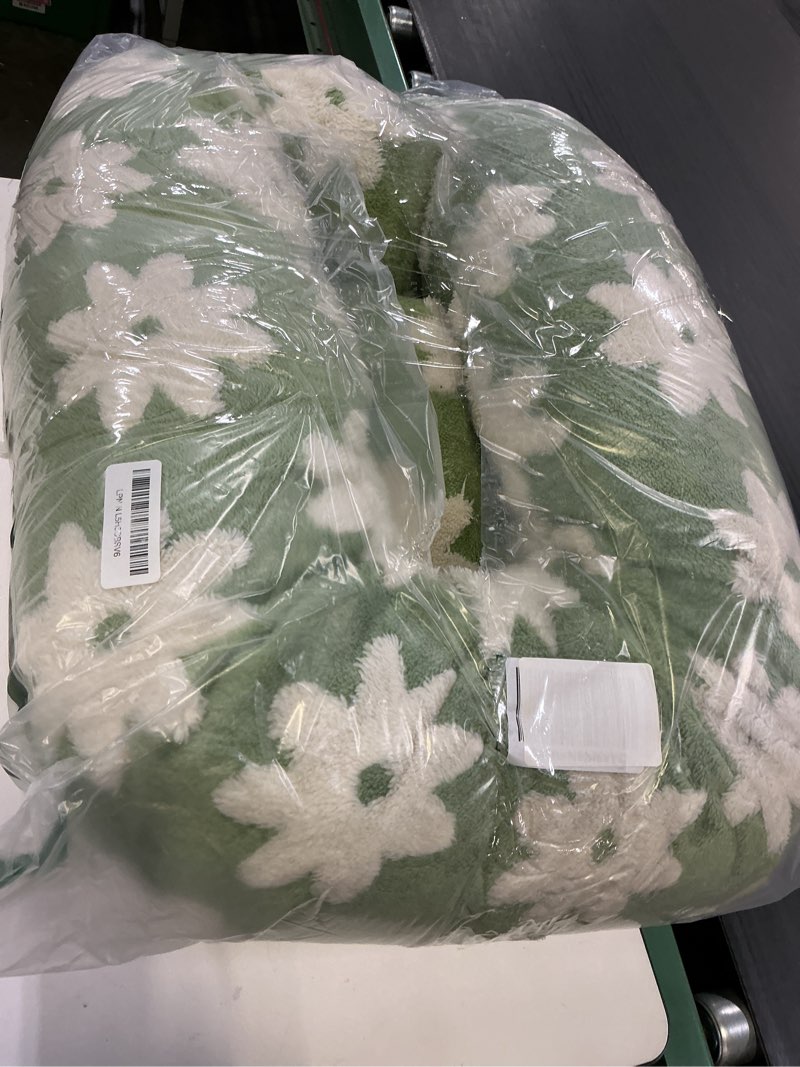 Condition photo showing As Is for LE SURE Shown on TV Donut Small Dog Bed - Round Cat Beds Indoor Calming Gift for Pets, Cute Modern Beds with Jacquard Shaggy Plush & Anti Slip Bottom, 27 Inch, Green 27.0"L x 27.0"W x 8.0"Th Flower Garden Green
