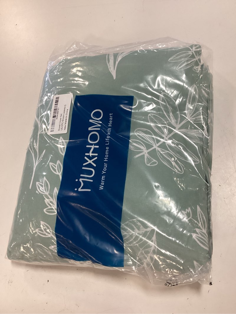 Condition photo showing New/Like New for muxhomo duvet cover queen size, reversible floral green duvet cover set with zipper closure, 3 pieces botanical patterns soft microfiber bedding set with 4 ties (90"x90", 2 pillow cases) queen(90"x90") 01 - green leaves (no comforter)