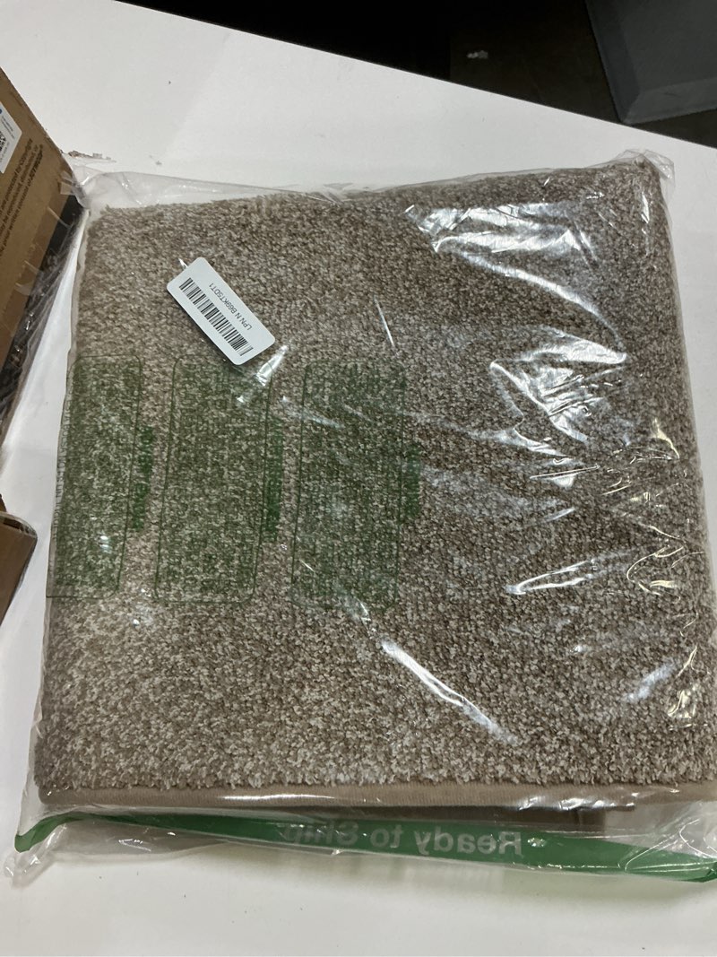 Condition photo showing New/Like New for purrugs dirt trapping door mat 24" x 35.5", non-slip machine washable entry rug, shoe scraper, dog doormat, super absorbent welcome mat for front & back door, muddy shoes & paws, taupe taupe 24" x 35.5"