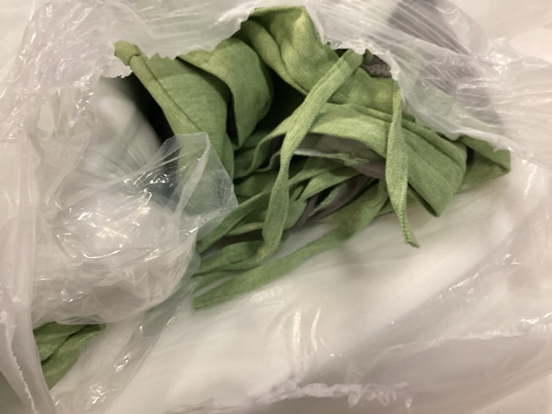 Condition photo showing Good Condition for aaaaacessories d-shaped chair cushions, 2" thick dining chair pads with ties and removable, machine-washable cover, 17" x 16", set of 6, pear green pear green 6 count(pack of 1)