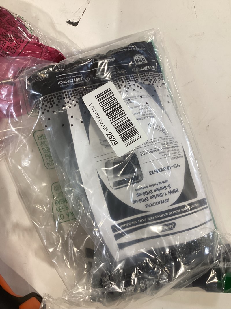 Metra Electronics 99-9306B Single DIN Installation Dash Kit for 2008-2010 BMW 1 Series (Matte Black)