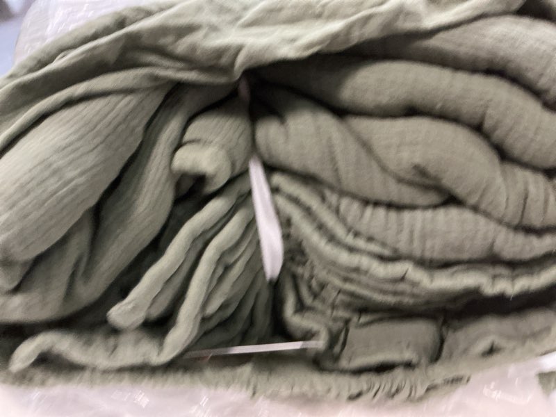 Condition photo showing Good Condition for organic cotton gauze dream quilt, full/queen, olive