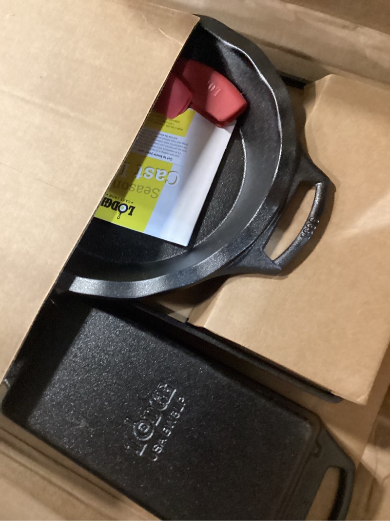 Condition photo showing Good Condition for lodge cast iron baker’s favorite set